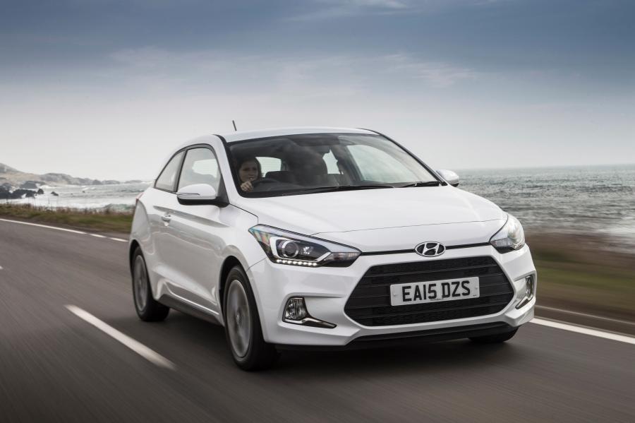  Hyundai i20 Coupe 2015 года  (UK) (фото 8 из 30)